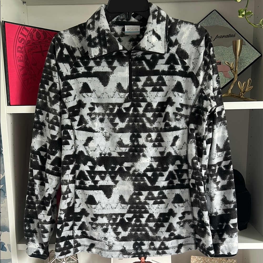 Columbia Black and White Patterned Sweatshirt